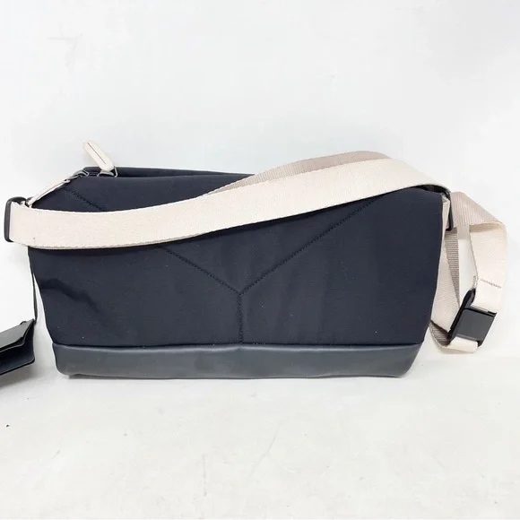 Bellroy Premium Edition Sling NWT - Picture 2 of 11